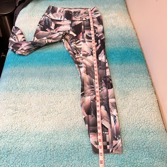 🔥NWOT Nike Abstract Pattern Leggings🔥 - Picture 6 of 9
